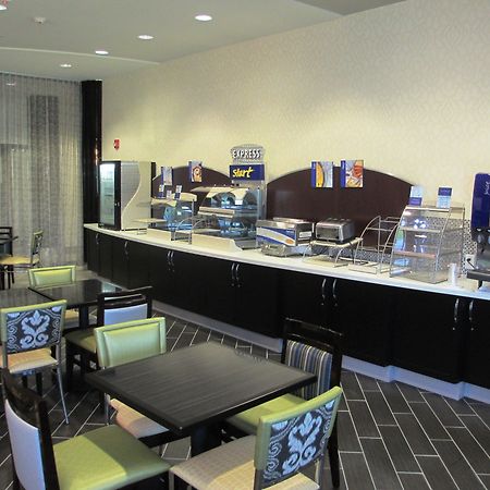 Holiday Inn Express & Suites Kansas City Airport By Ihg Exteriér fotografie
