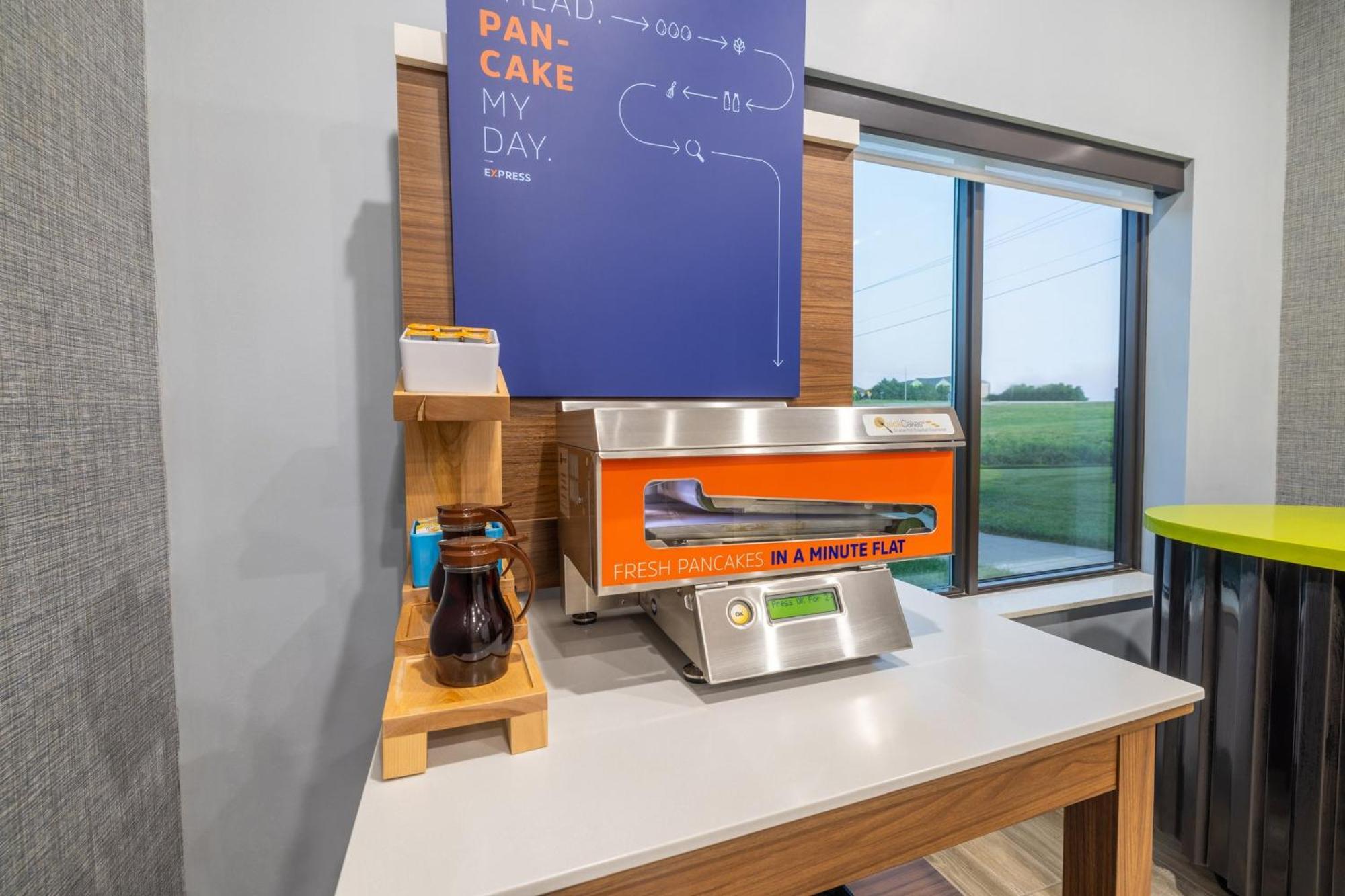 Holiday Inn Express & Suites Kansas City Airport By Ihg Exteriér fotografie